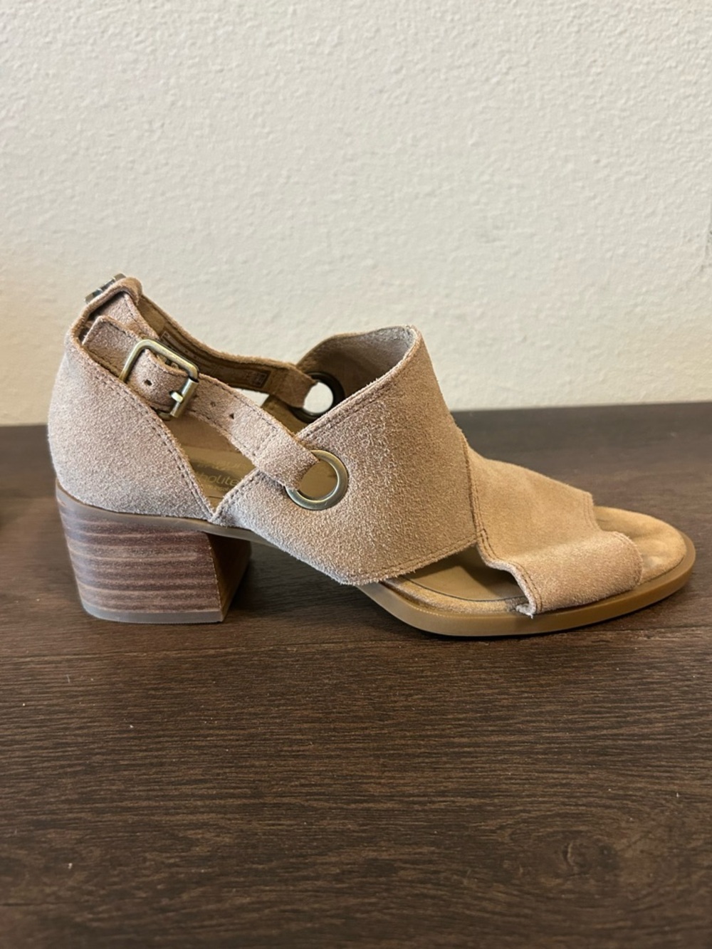 Koolaburra by Ugg Kaiah Suede Sandals